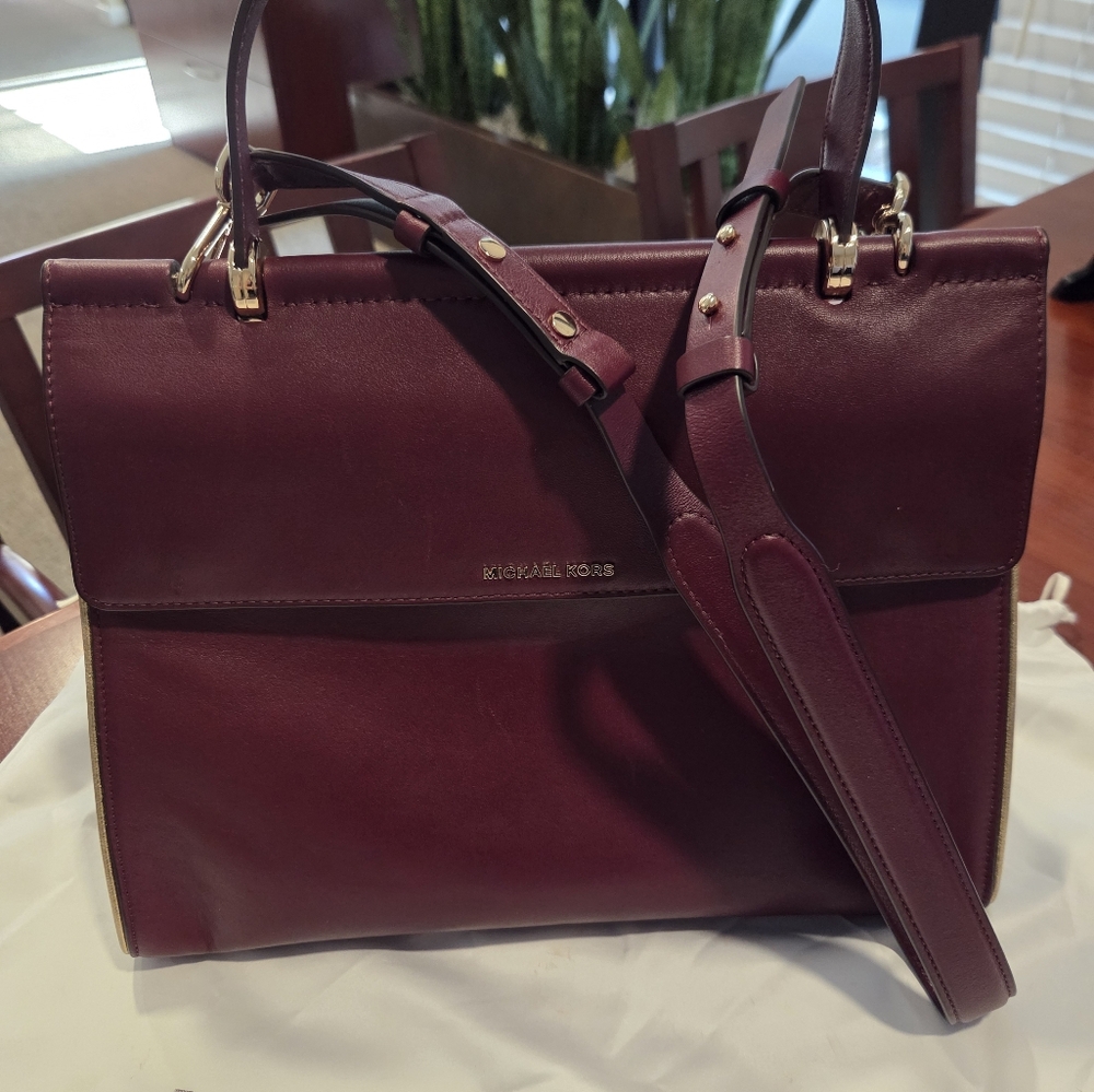 Gorgeous Michael Kors Rich Burgundy Leather Handbag. So Classy And Unique!